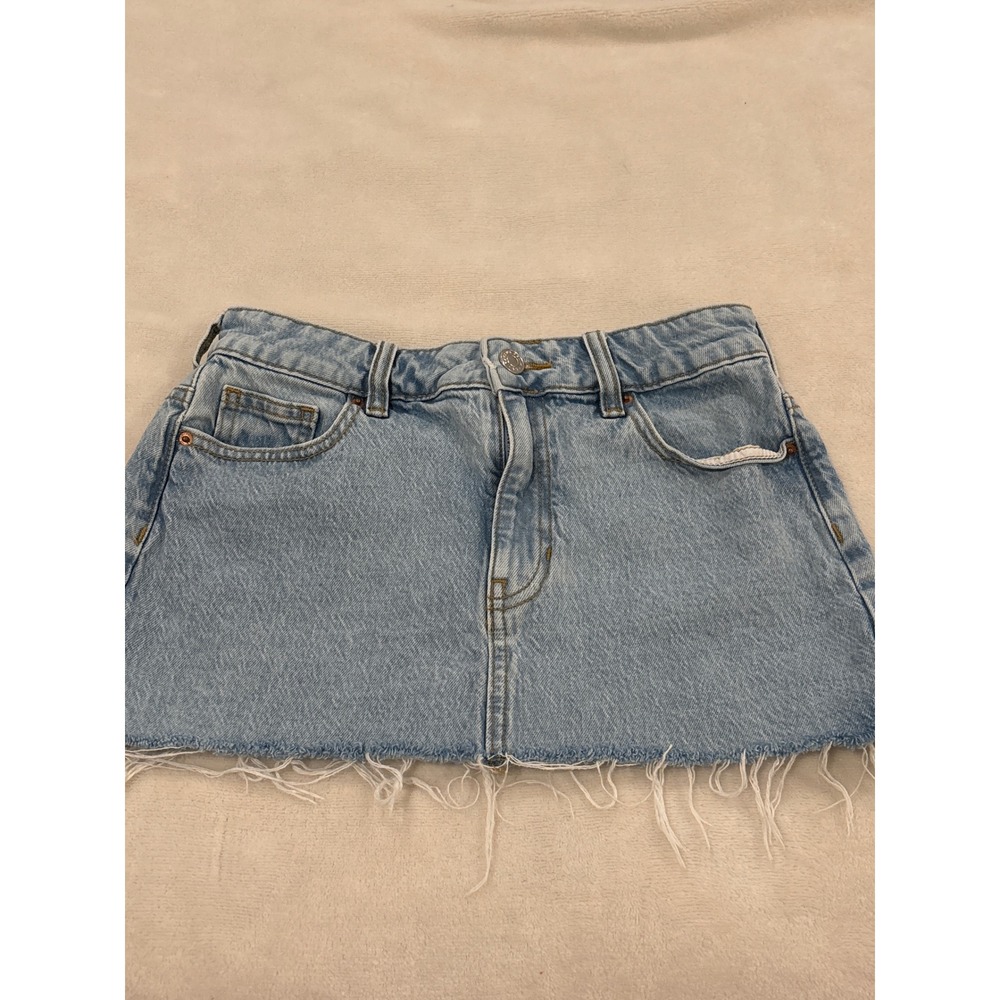 PacSun Women Light Wash Denim Mini Skirt Raw Hem Size 24 Low Rise Y2K Micro Mini